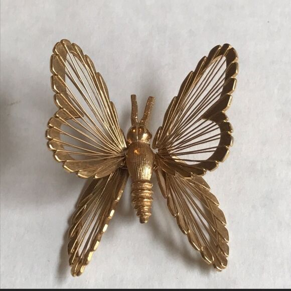 Vintage Monet Butterfly Pin Gold Tone Brooch 2"×1 3/4" - Picture 2 of 12